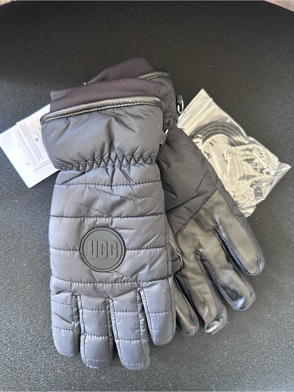 NWT UGG Channel Quilt All Weather Gloves Black Medium Touchscreen $110